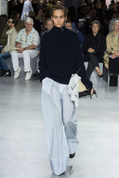 Look 12
